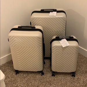 BRAND NEW White luggage set of 3